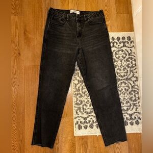 Hollister Curvy High-Rise Mom Jeans